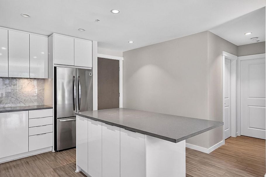 204 2651 Library Lane North Vancouver, BC - 10