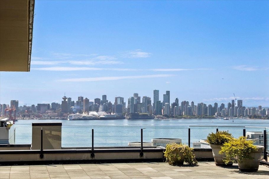 PH2 124 W 1st Street North Vancouver, BC - 22