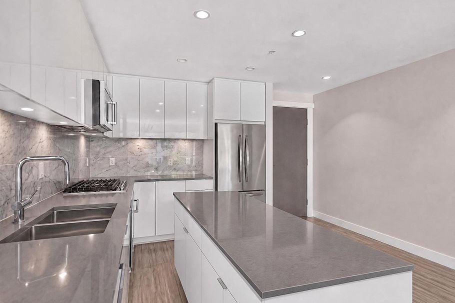 204 2651 Library Lane North Vancouver, BC - 9