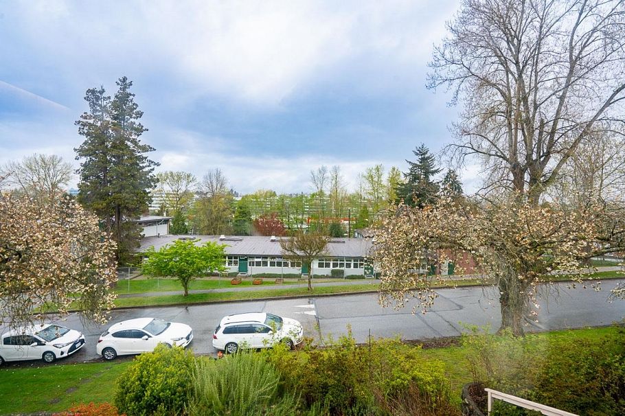 2976 E 15th Avenue Vancouver, BC - 8