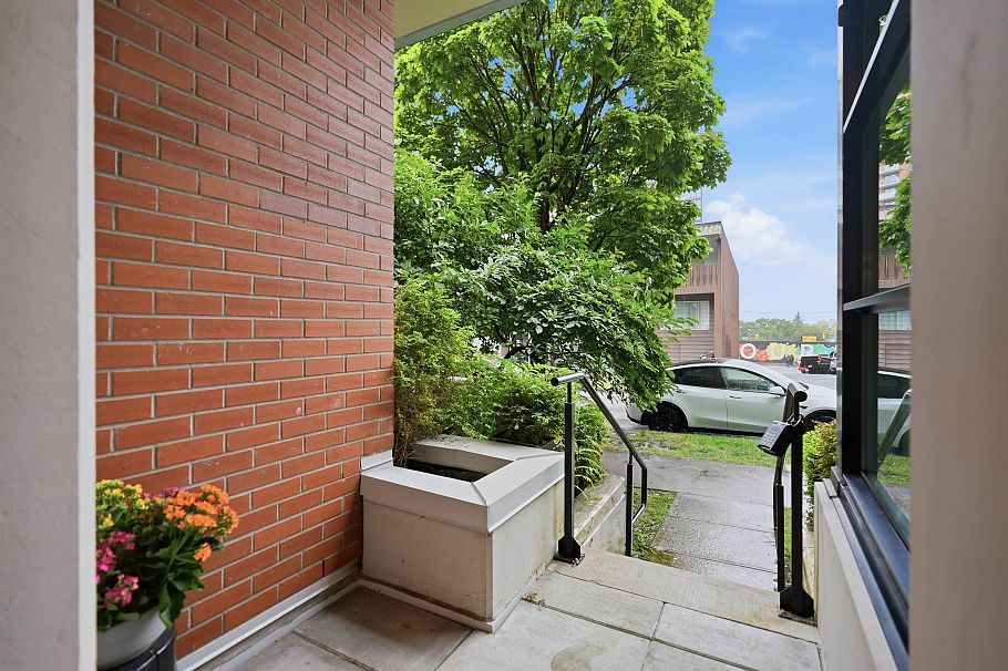 288 E 11th Avenue Vancouver, BC - 32