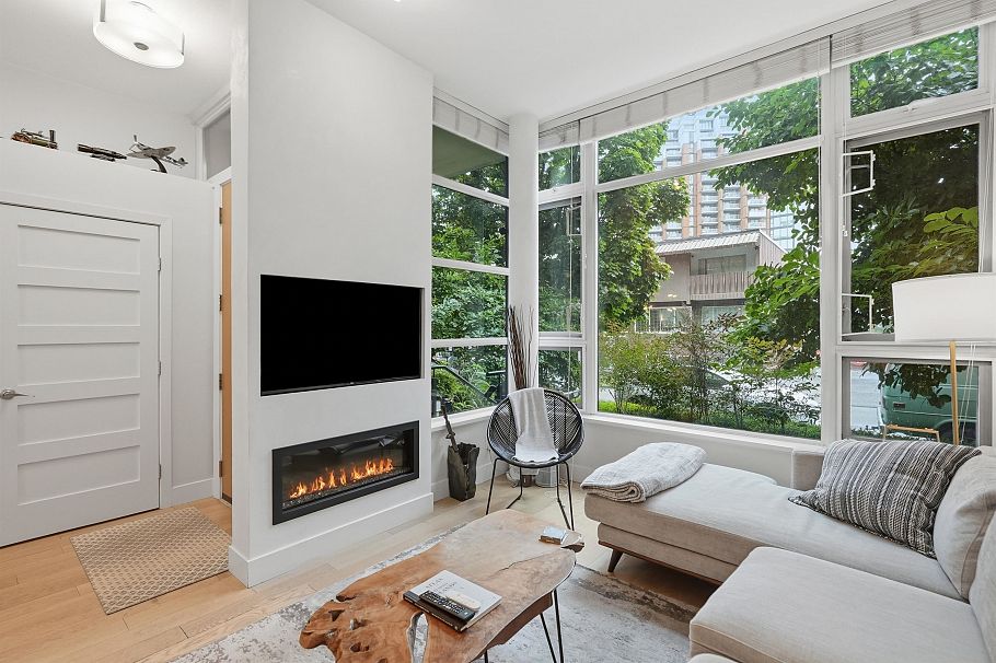 288 E 11th Avenue Vancouver, BC - 3