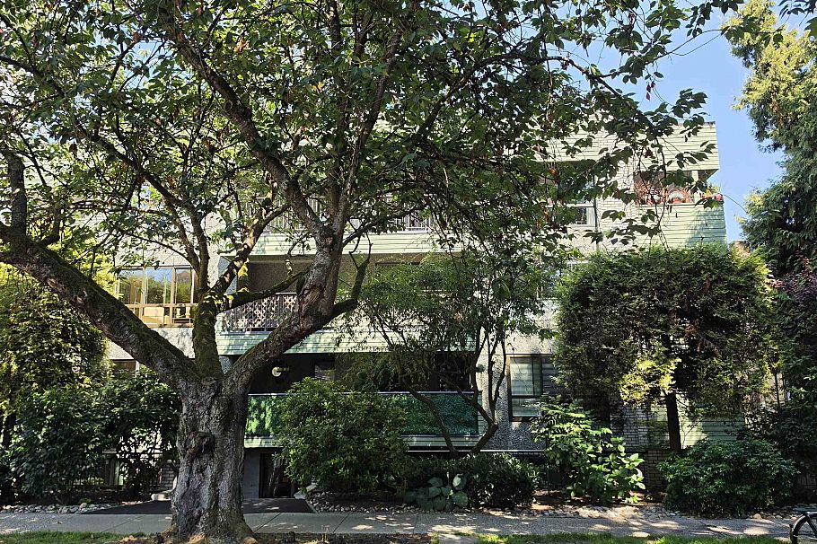 406 1717 Haro Street Vancouver, BC - 1