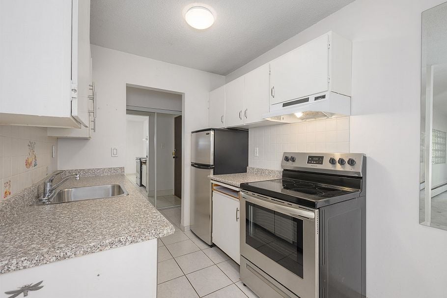 302 214 E 15th Street North Vancouver, BC - 13