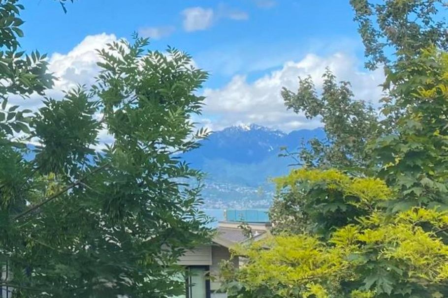 3874 W 13th Avenue Vancouver, BC - 1