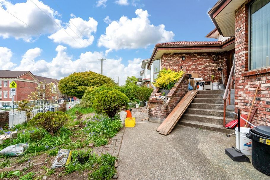 4338 Ontario Street Vancouver, BC - 4