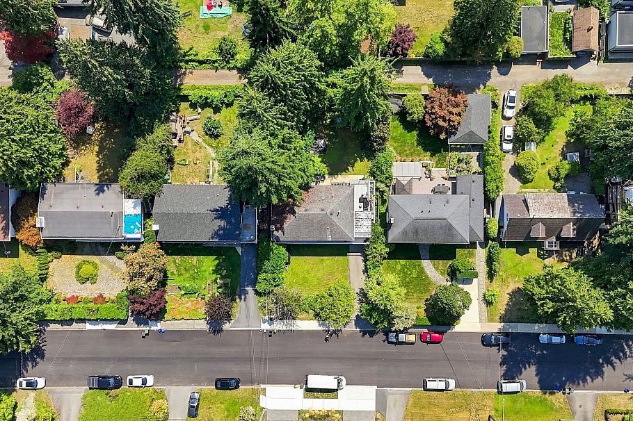1033 Clements Avenue North Vancouver, BC - 3