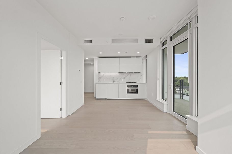 702 8415 Granville Street Vancouver, BC - 8