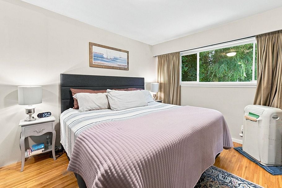 1033 Clements Avenue North Vancouver, BC - 18