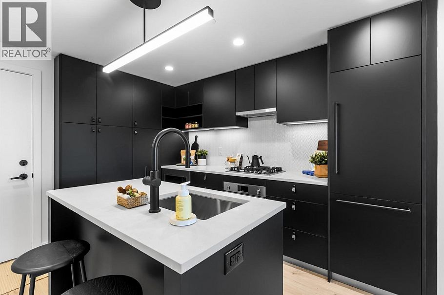 413 1680 E 12th Avenue Vancouver, BC - 2