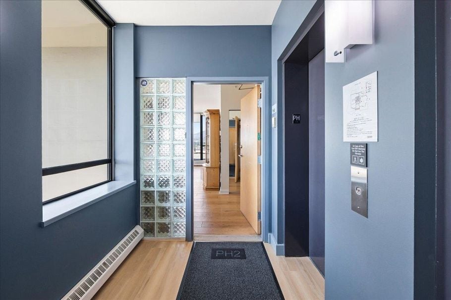 PH2 124 W 1st Street North Vancouver, BC - 25
