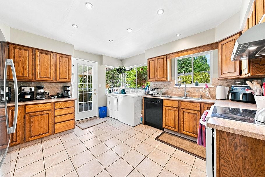 1033 Clements Avenue North Vancouver, BC - 11