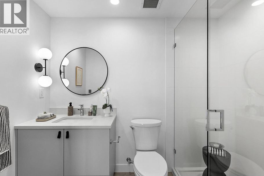 405 1680 E 12th Avenue Vancouver, BC - 3
