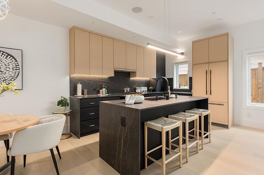 5 371 E 33rd Avenue Vancouver, BC - 7