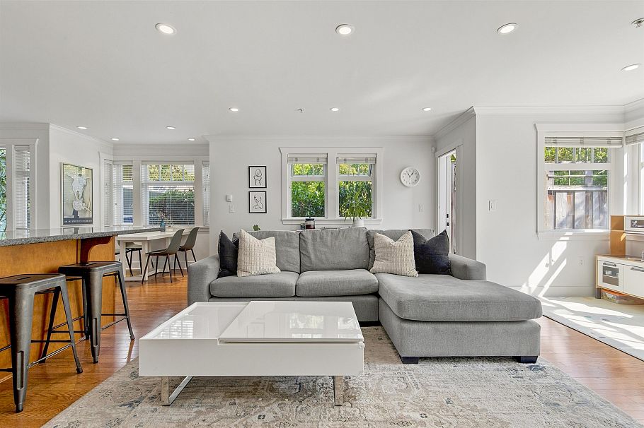 2460 Sasamat Street Vancouver, BC - 2