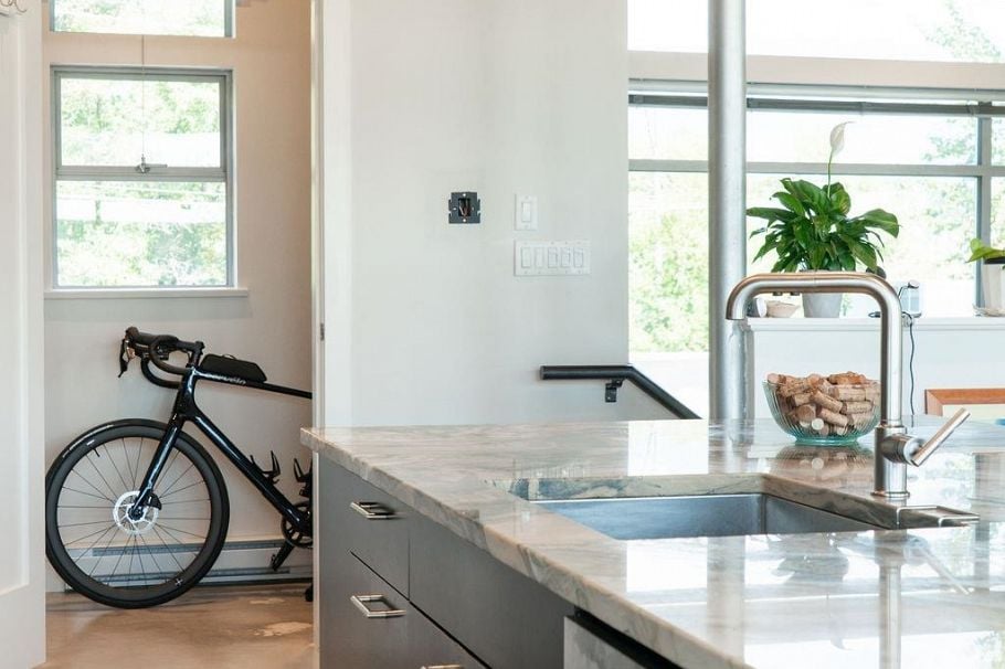 301 1075 W 1st Street North Vancouver, BC - 18