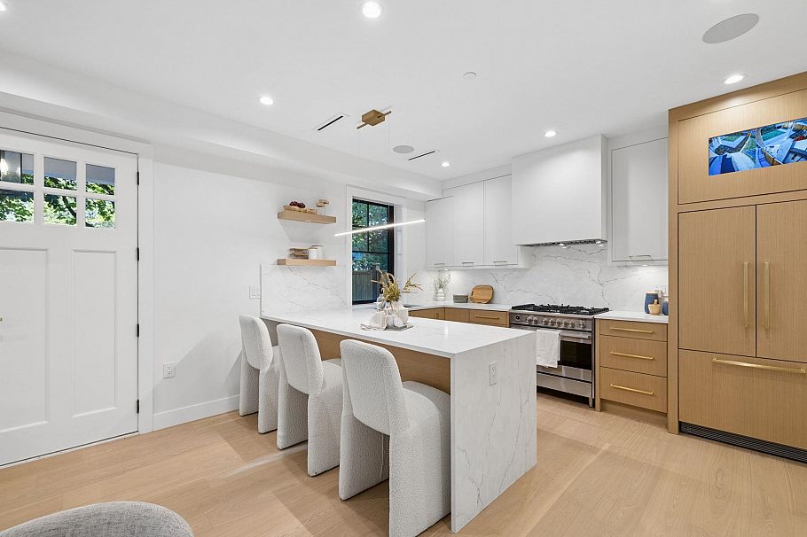 588 E 10th Avenue Vancouver, BC - 14