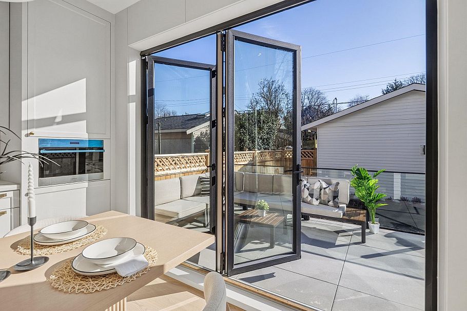2 3036 W 13th Avenue Vancouver, BC - 13