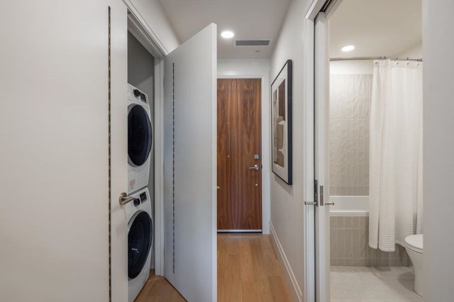 410 2550 Garden Drive Vancouver, BC - 9