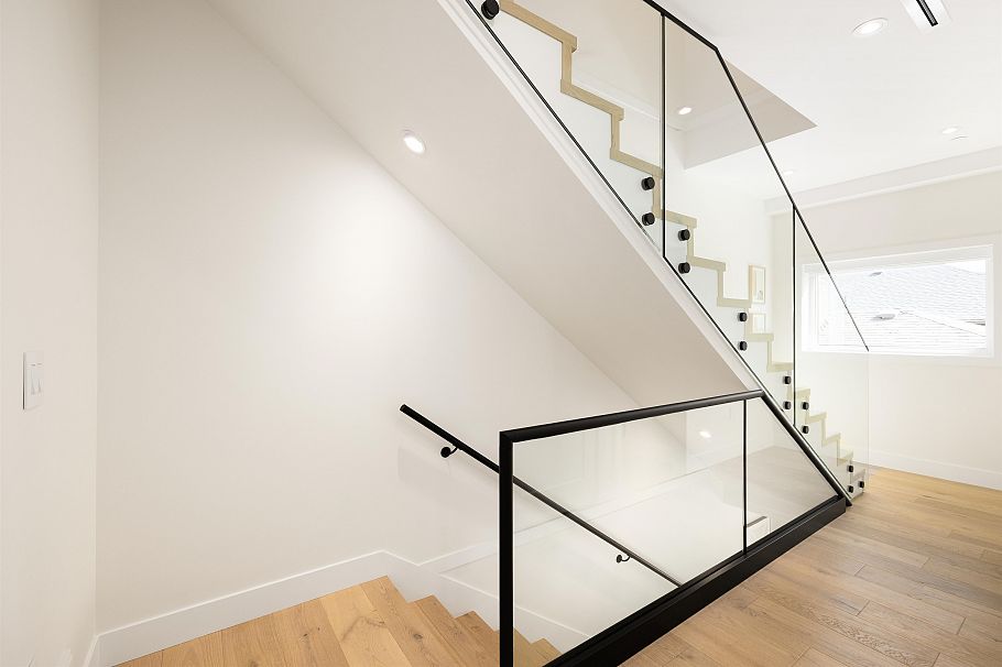1 3141 E 19 Avenue Vancouver, BC - 17
