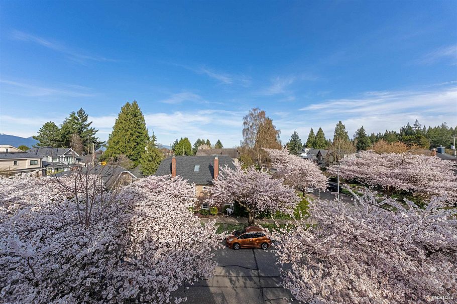 2 4503 W 15th Avenue Vancouver, BC - 5