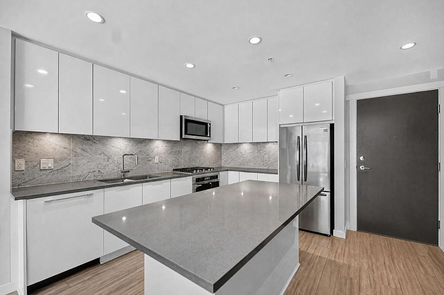 204 2651 Library Lane North Vancouver, BC - 11
