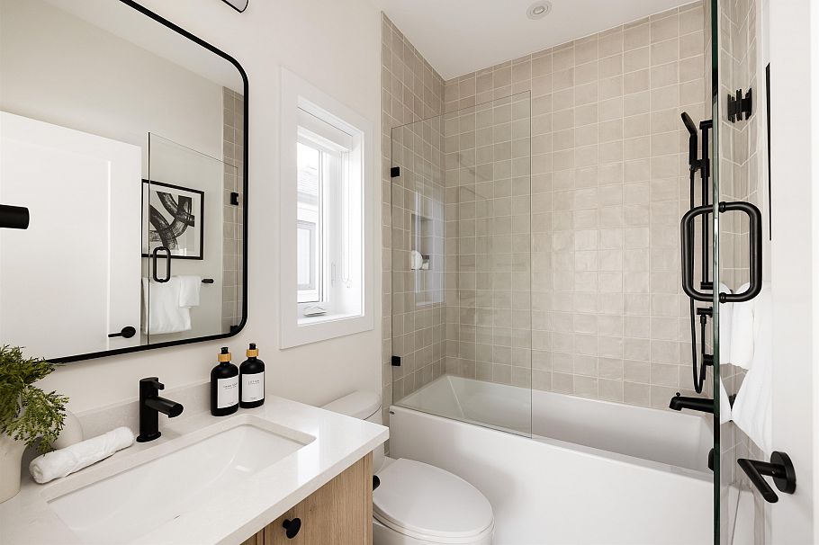 1 3141 E 19 Avenue Vancouver, BC - 21