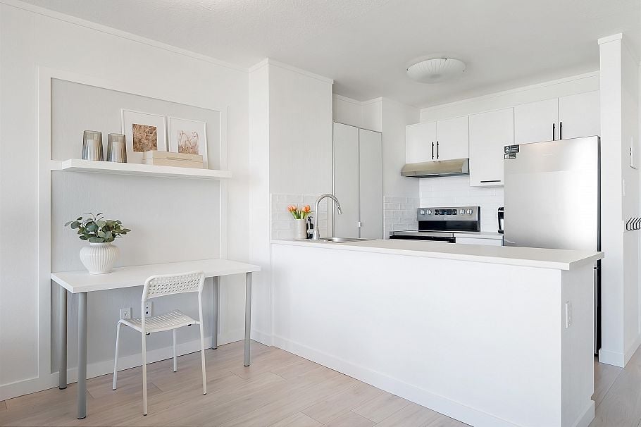 611 1330 Burrard Street Vancouver, BC - 2