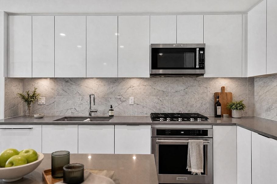 204 2651 Library Lane North Vancouver, BC - 5