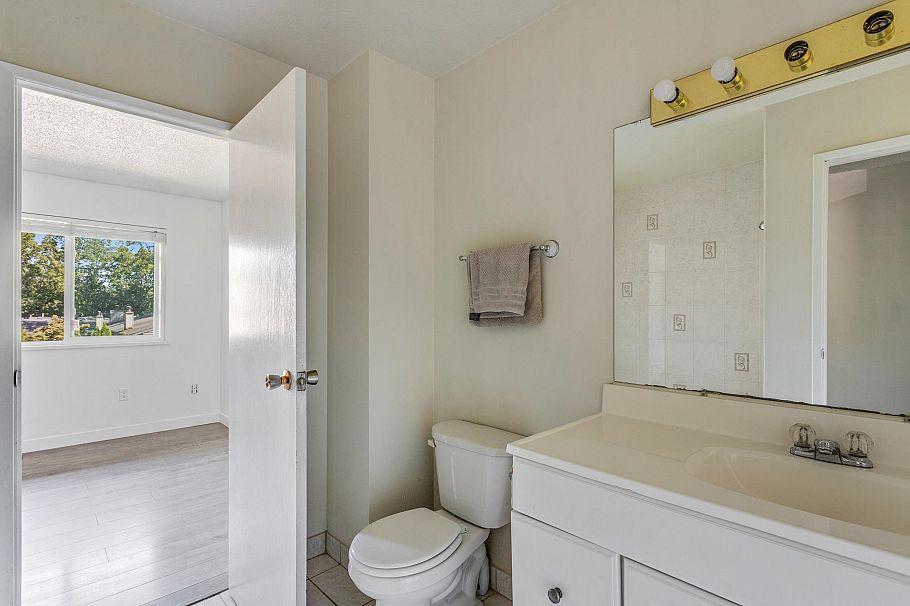 65 1930 Cedar Village Crescent North Vancouver, BC - 13