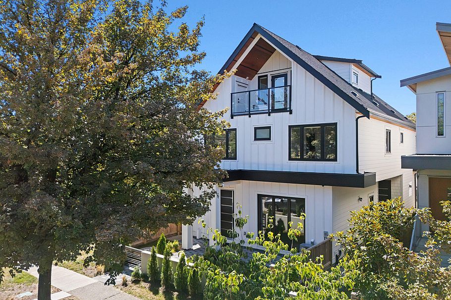 2 4463 Walden Street Vancouver, BC - 31