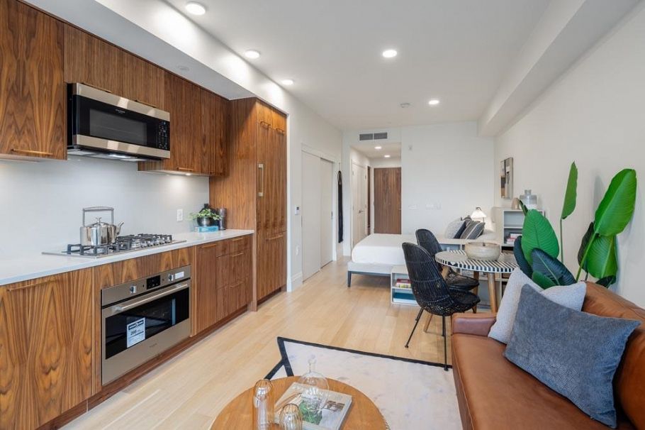 410 2550 Garden Drive Vancouver, BC - 1