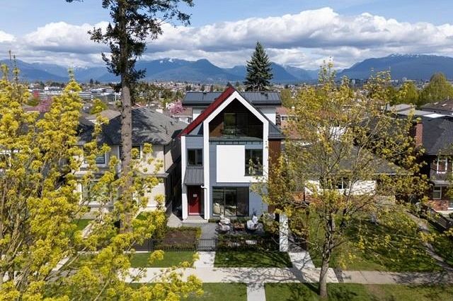 1 3141 E 19 Avenue Vancouver, BC - 27