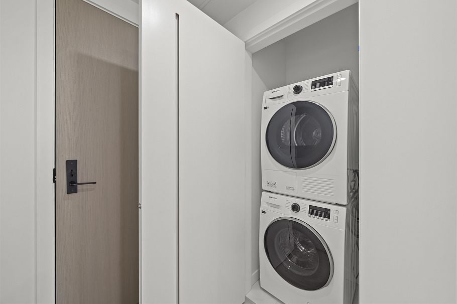 702 8415 Granville Street Vancouver, BC - 17
