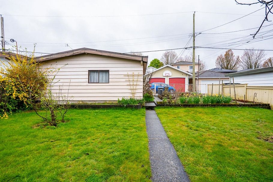 2976 E 15th Avenue Vancouver, BC - 6