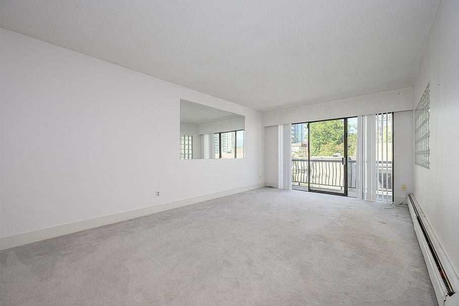 302 214 E 15th Street North Vancouver, BC - 1
