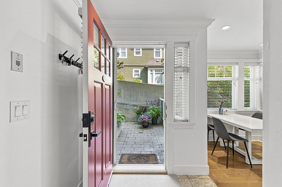 2460 Sasamat Street Vancouver, BC - 11