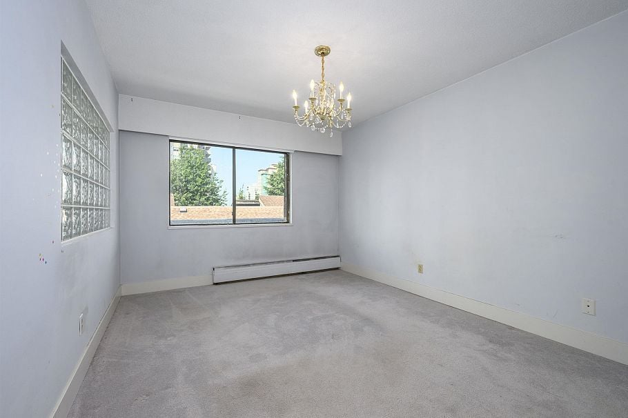 302 214 E 15th Street North Vancouver, BC - 16