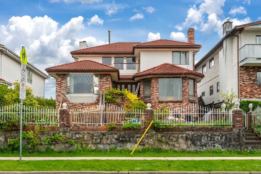 4338 Ontario Street Vancouver, BC - 1
