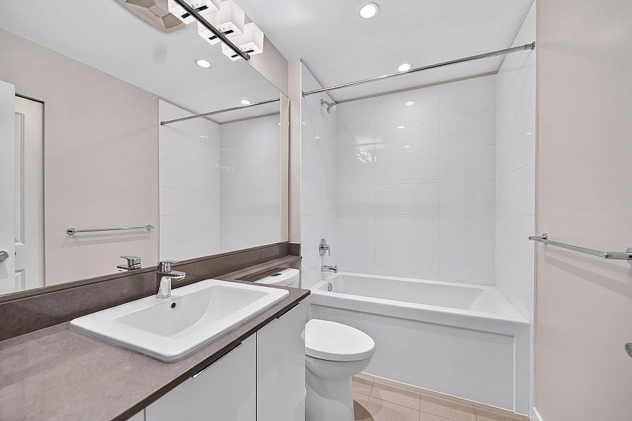 204 2651 Library Lane North Vancouver, BC - 25