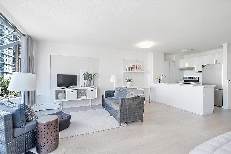 611 1330 Burrard Street Vancouver, BC - 1