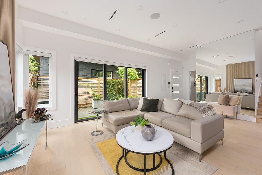 5 371 E 33rd Avenue Vancouver, BC - 1