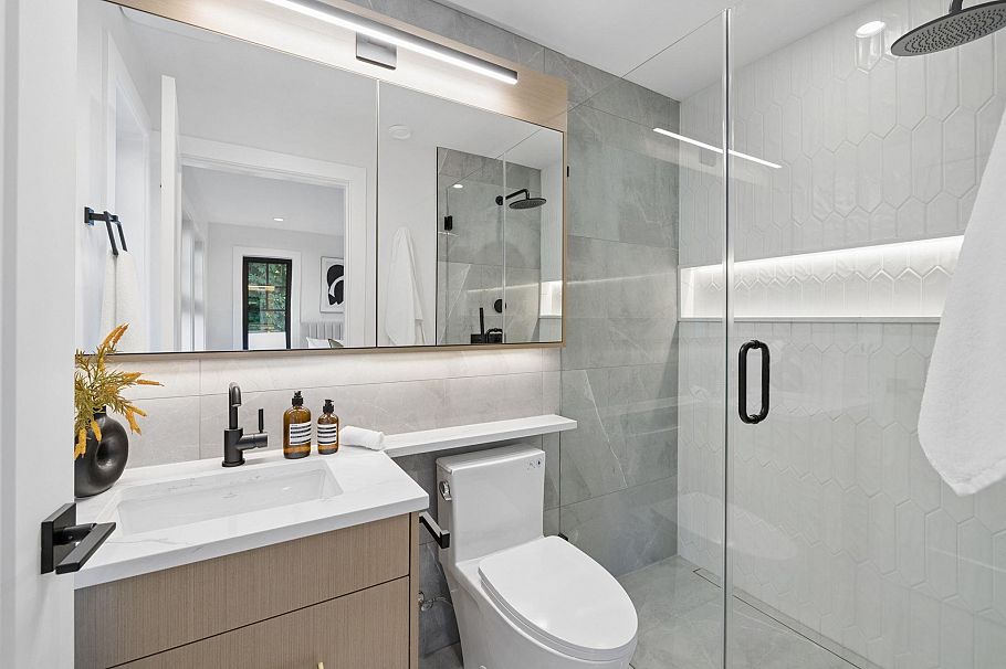 588 E 10th Avenue Vancouver, BC - 22