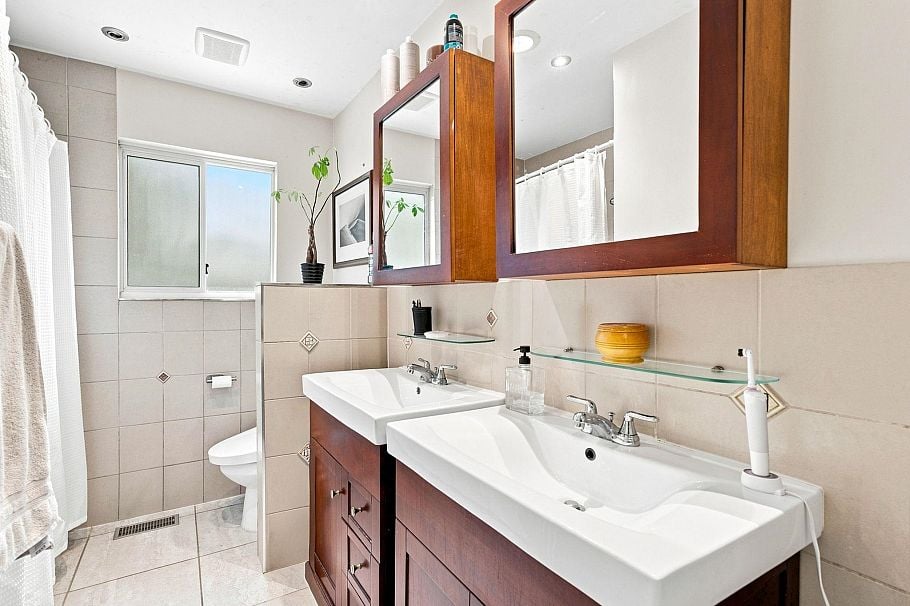 1033 Clements Avenue North Vancouver, BC - 17