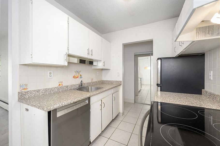 302 214 E 15th Street North Vancouver, BC - 14