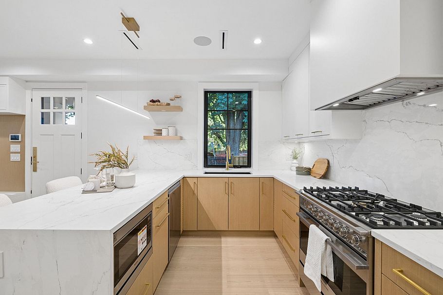 588 E 10th Avenue Vancouver, BC - 15