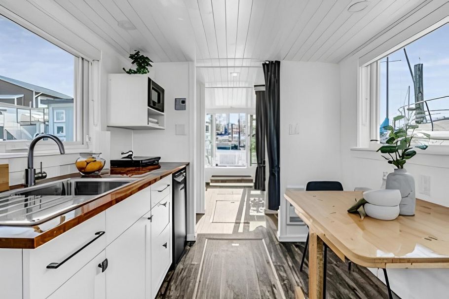 A07 415 W Esplanade North Vancouver, BC - 1