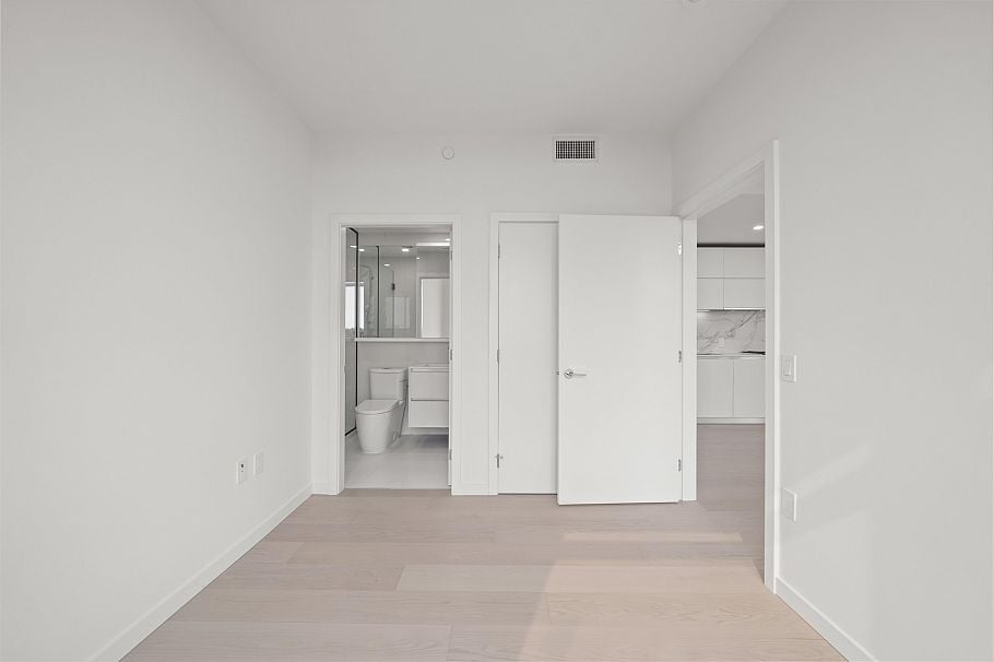 702 8415 Granville Street Vancouver, BC - 6