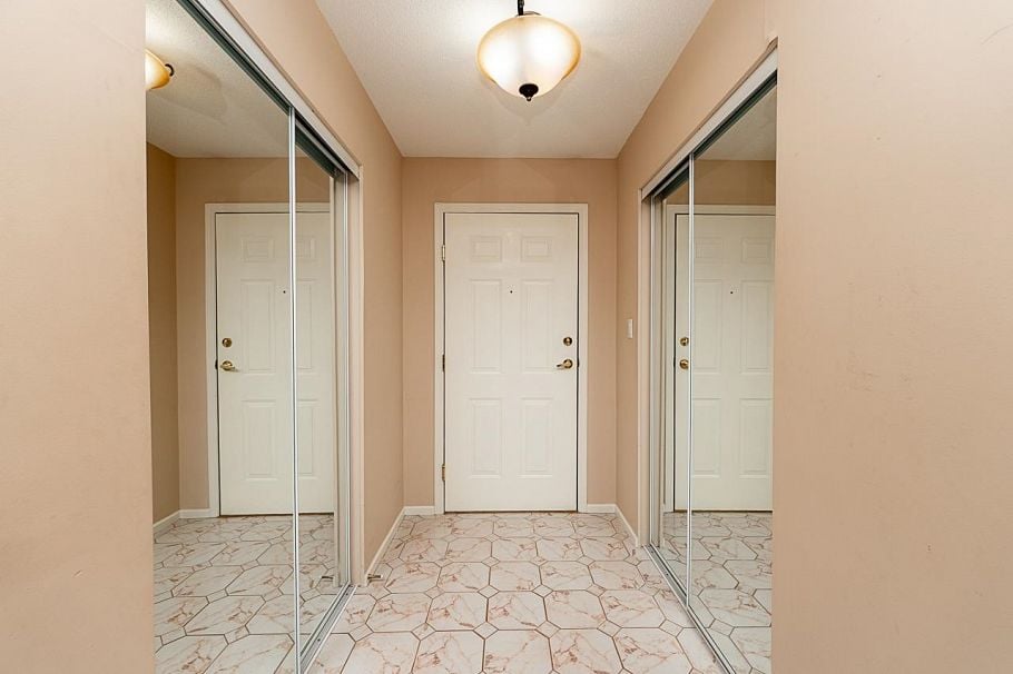208 3690 Banff Court North Vancouver, BC - 32