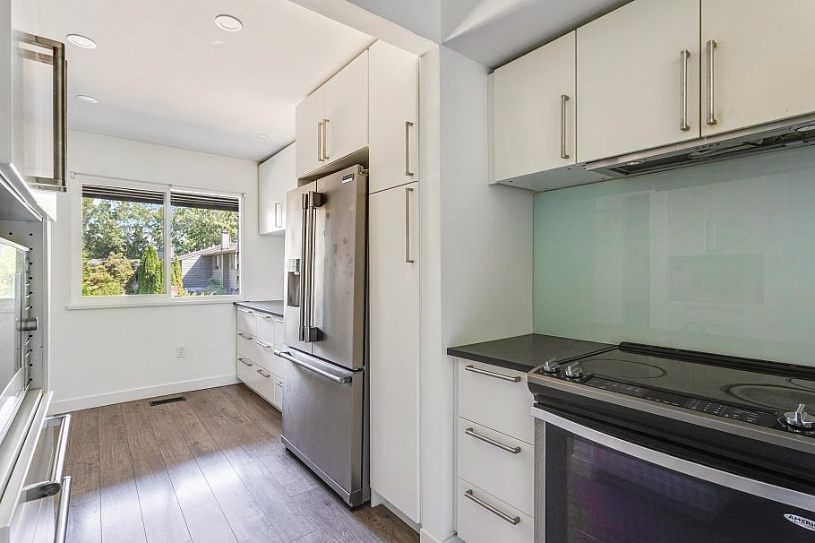 65 1930 Cedar Village Crescent North Vancouver, BC - 8